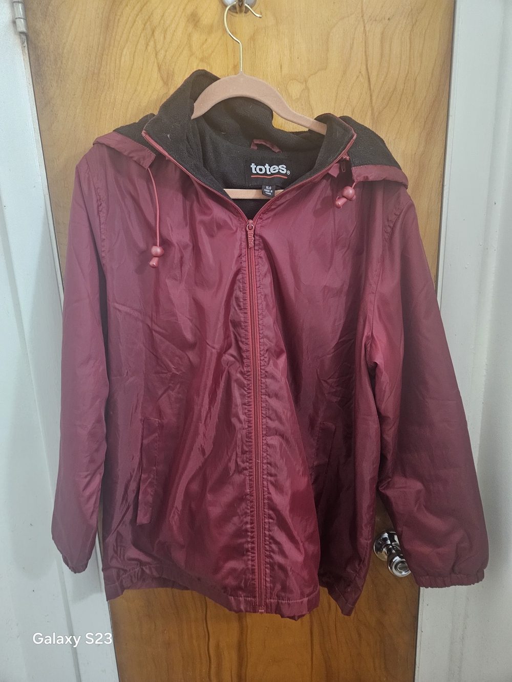 totes Women's Lightweight Hooded Jacket in Burgundy